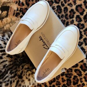 Clarks Women's Cream Loafers
